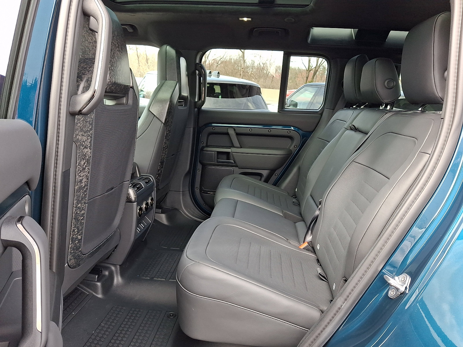 New 2026 Land Rover Defender 110 OCTA image 4