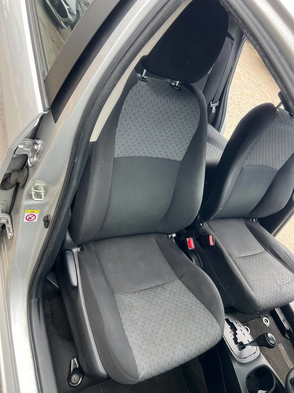 Used 2015 Toyota Yaris L image 19