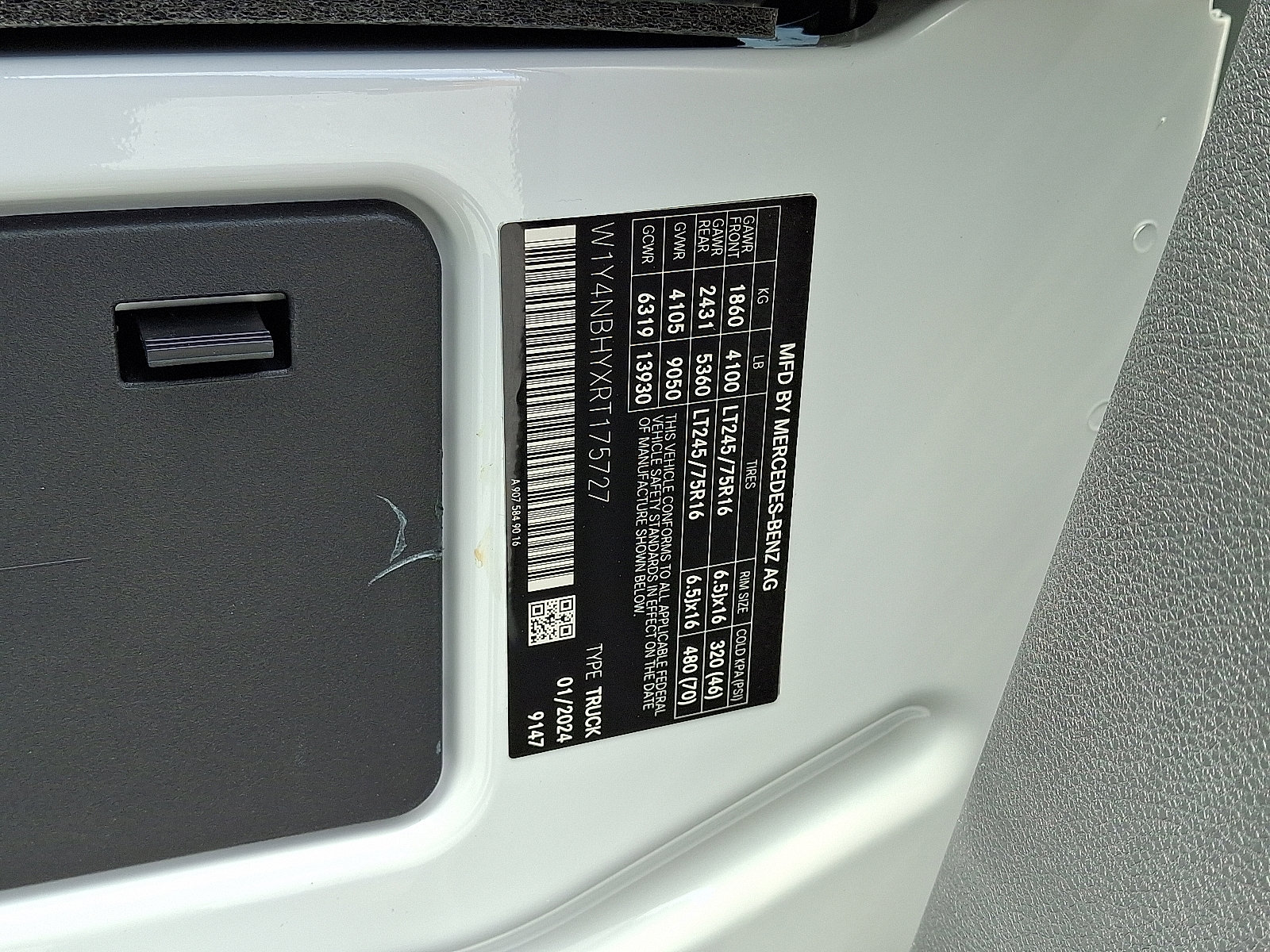 Used 2024 Mercedes-Benz Sprinter 2500 image 28