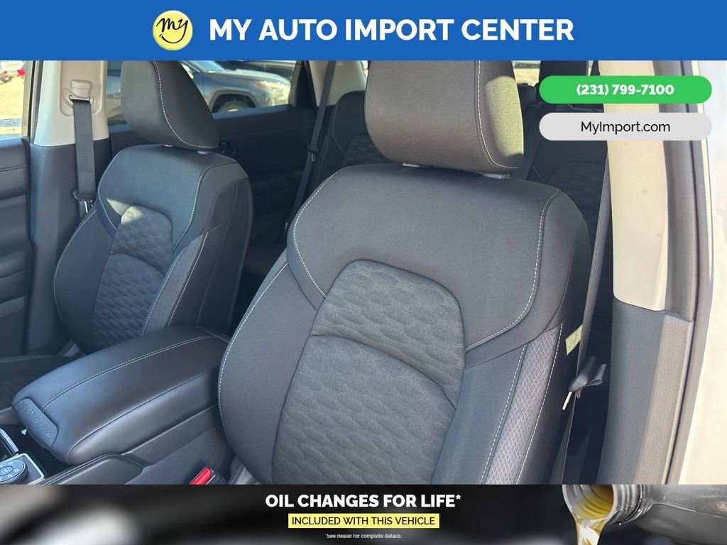 Used 2024 Nissan Pathfinder SV image 13