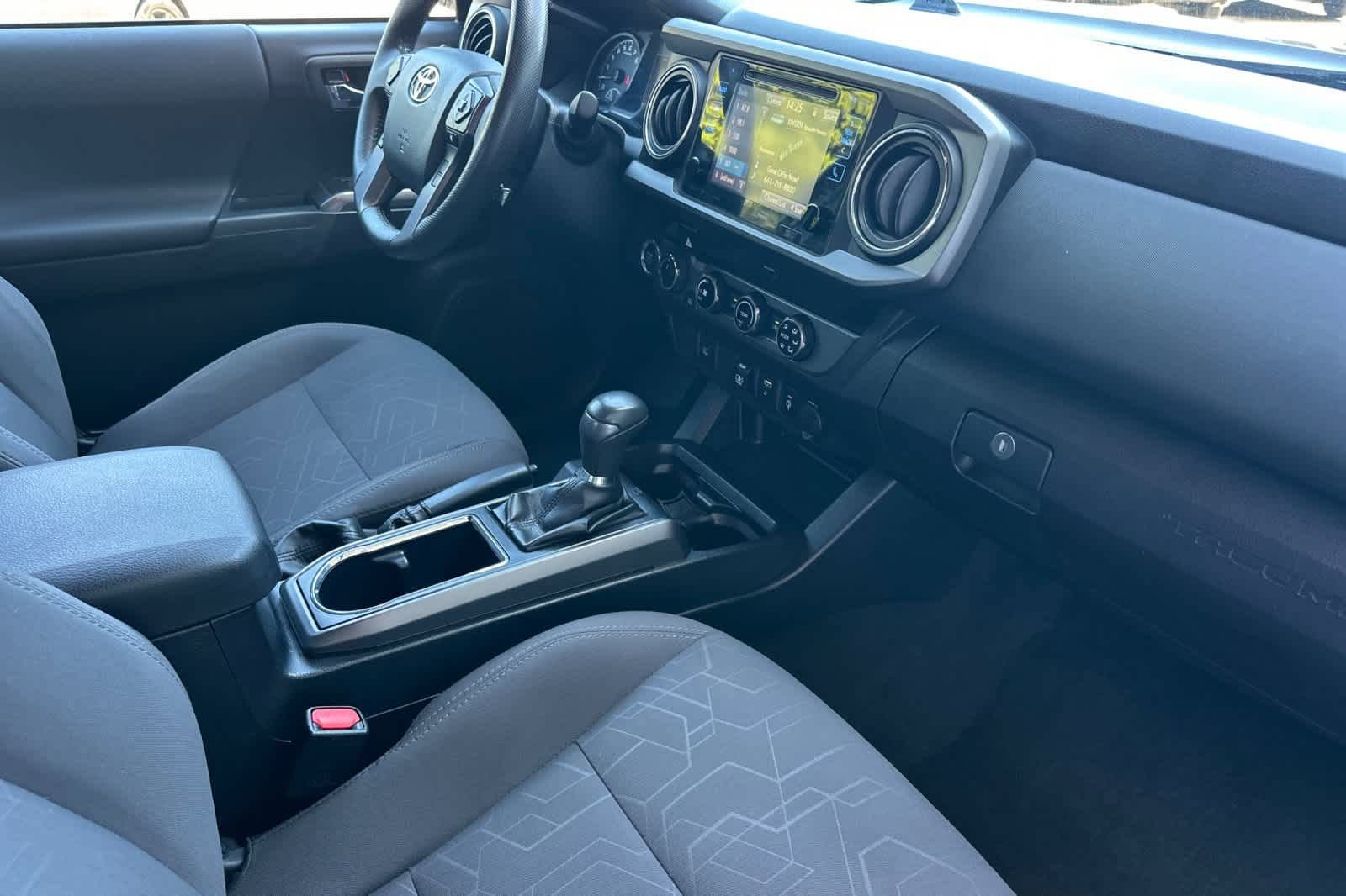 Used 2018 Toyota Tacoma TRD Off-Road AWD/4WD image 16