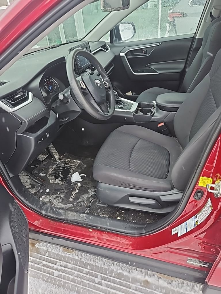 Used 2020 Toyota RAV4 LE w/ Carpet Mat Package image 11