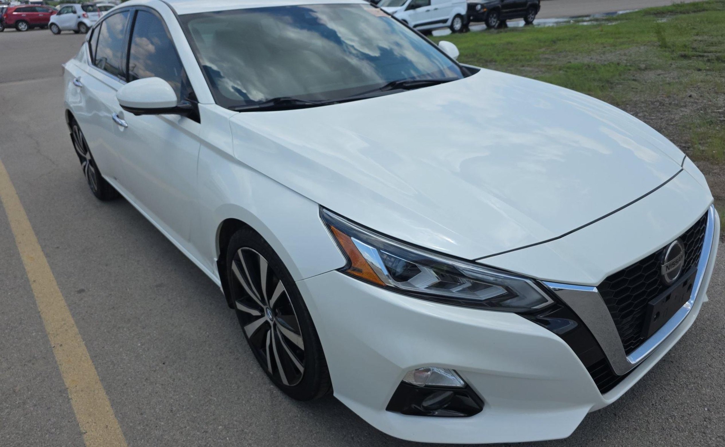 Used 2019 Nissan Altima 2.5 Platinum FWD image 3
