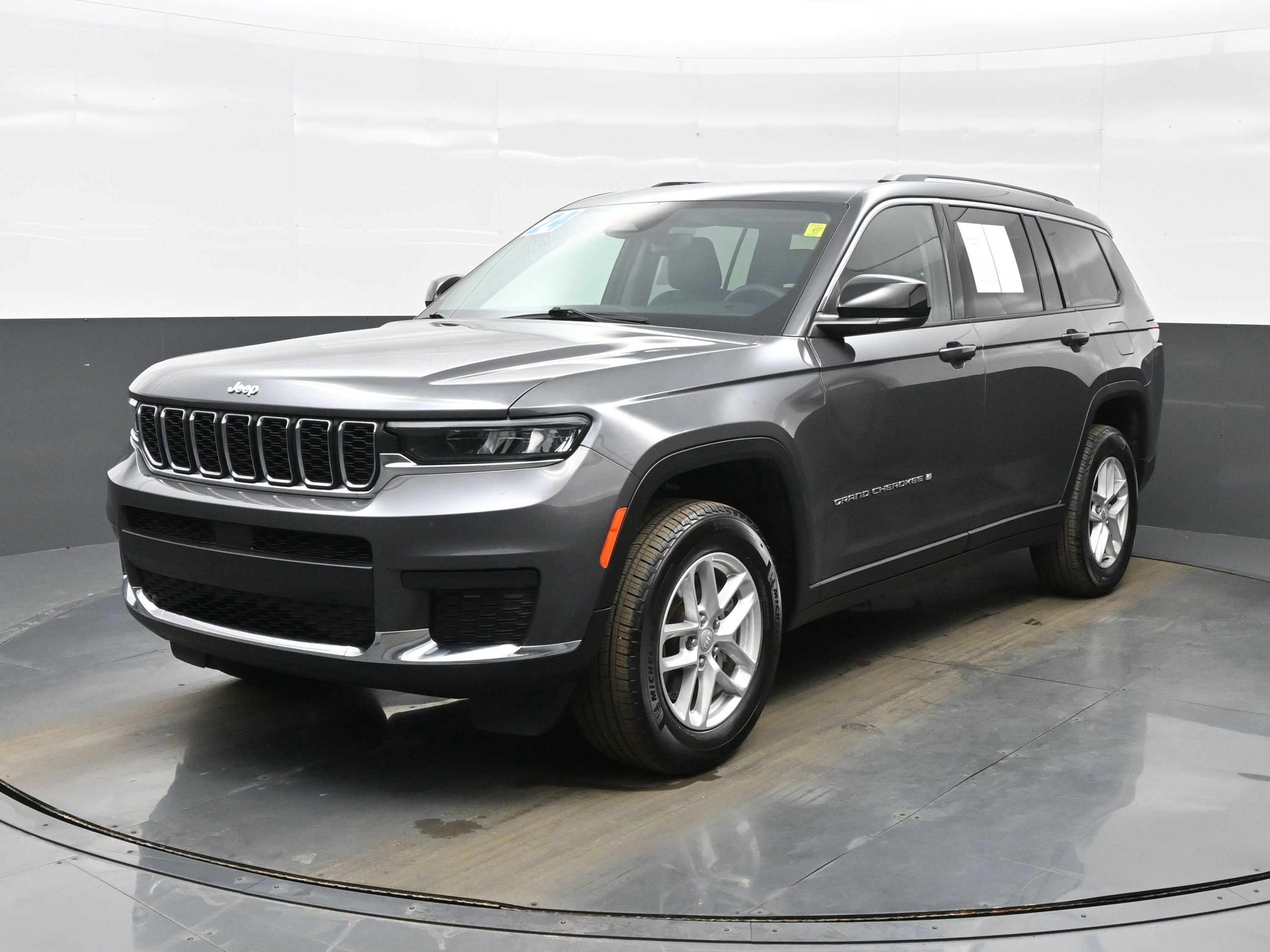 Used 2024 Jeep Grand Cherokee L Laredo w/ Luxury Tech Group I image 2
