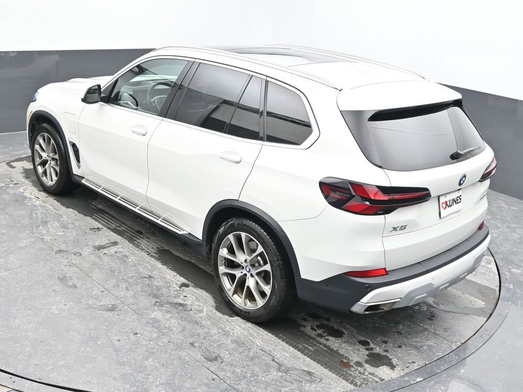Used 2024 BMW X5 xDrive50e image 17
