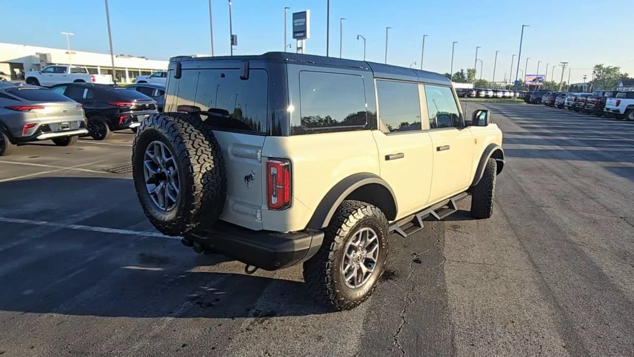 Used 2025 Ford Bronco Badlands AWD/4WD image 2