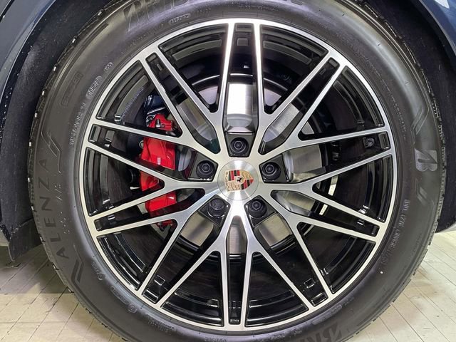 New 2026 Porsche Cayenne GTS image 14