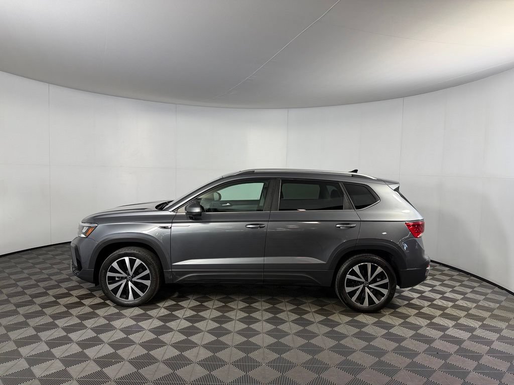 Used 2023 Volkswagen Taos SE w/ Panoramic Sunroof Package AWD/4WD image 10