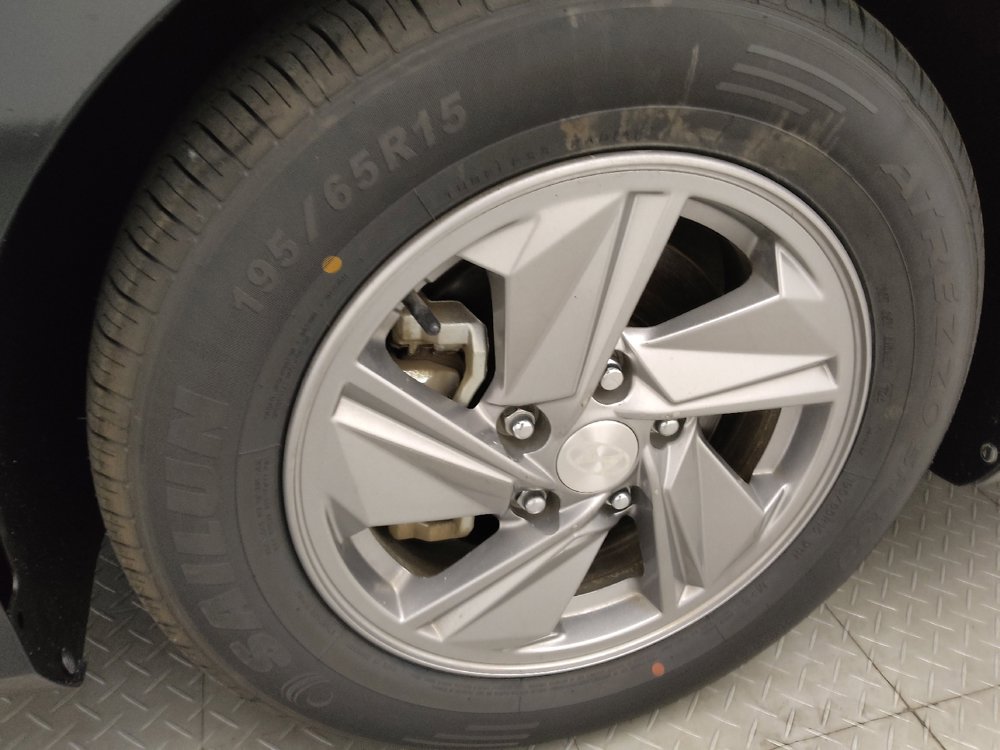 Used 2025 Hyundai Elantra SE FWD image 31