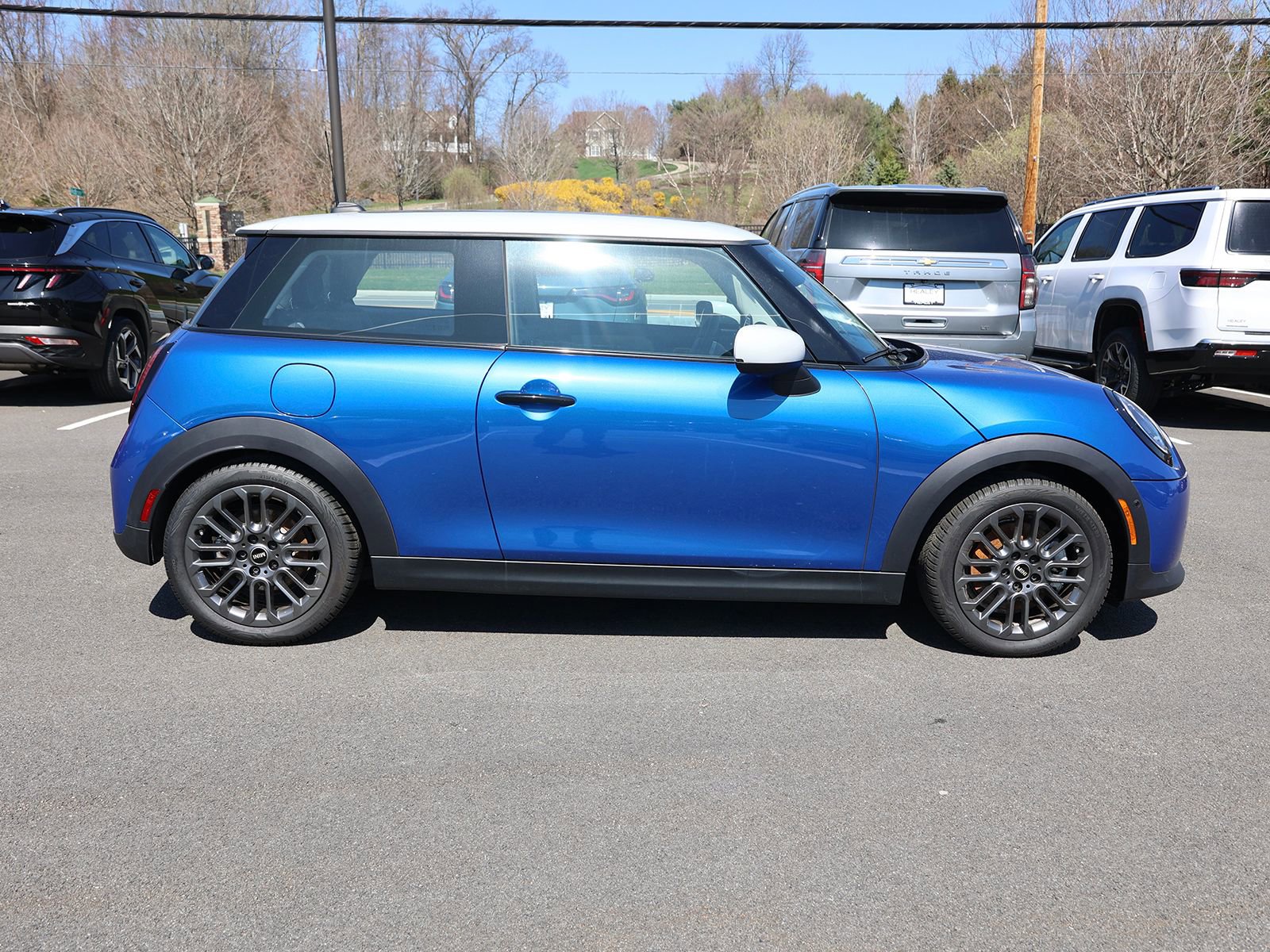 Used 2025 MINI Cooper 2-Door Hardtop image 8