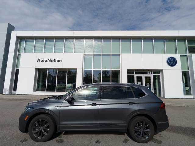 Used 2022 Volkswagen Tiguan SE image 2