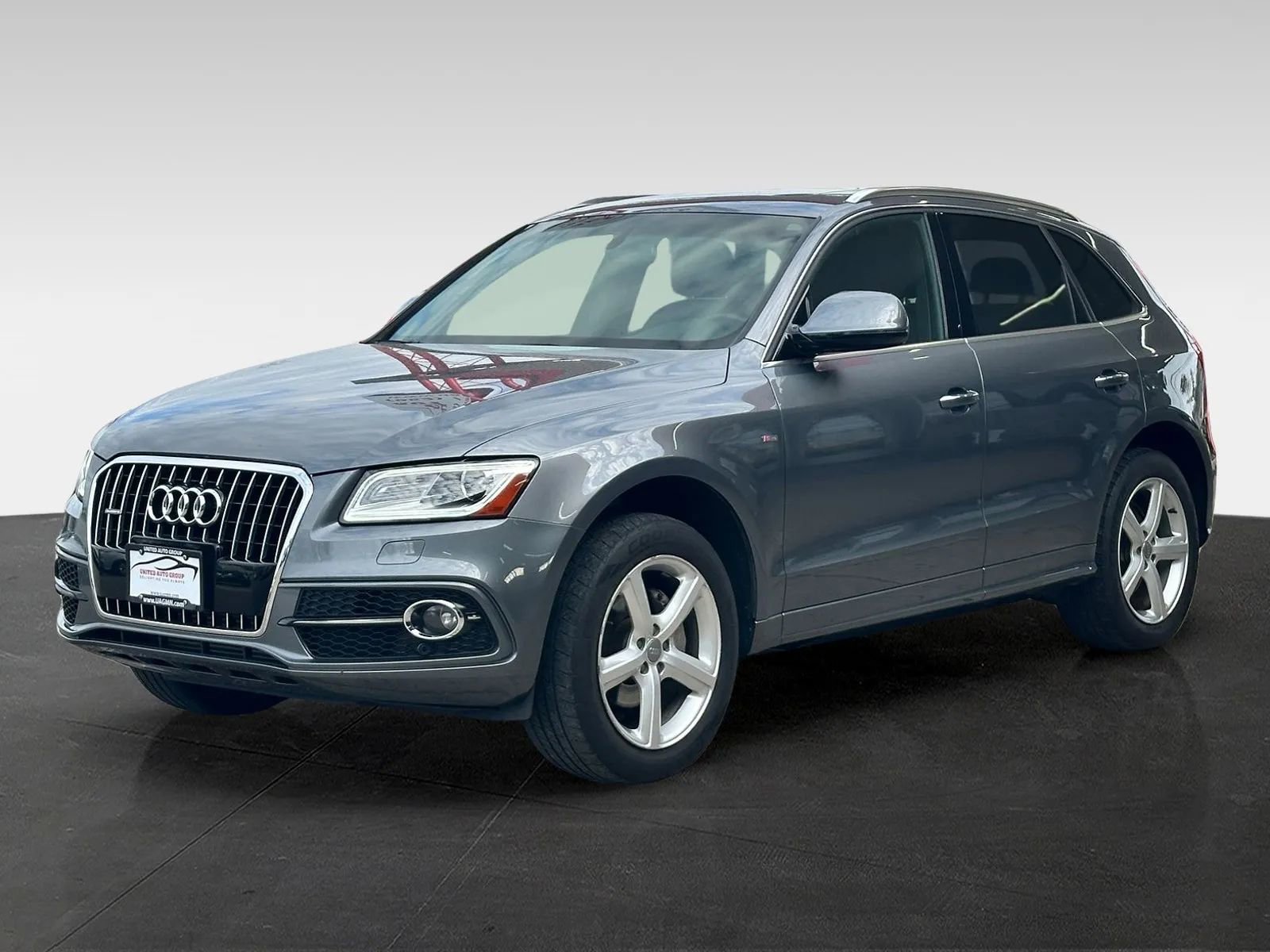 Used 2017 Audi Q5 2.0T Premium Plus w/ Technology Package AWD/4WD image 3