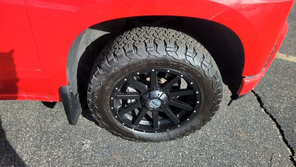 Used 2021 Chevrolet Silverado 1500 Custom w/ LPO, Dark Essentials Package image 15