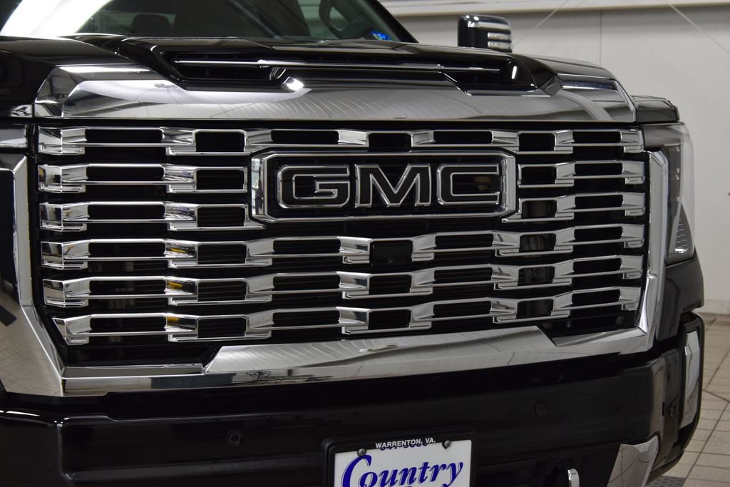 Used 2025 GMC Sierra 2500 Denali w/ Denali Reserve Package AWD/4WD image 11