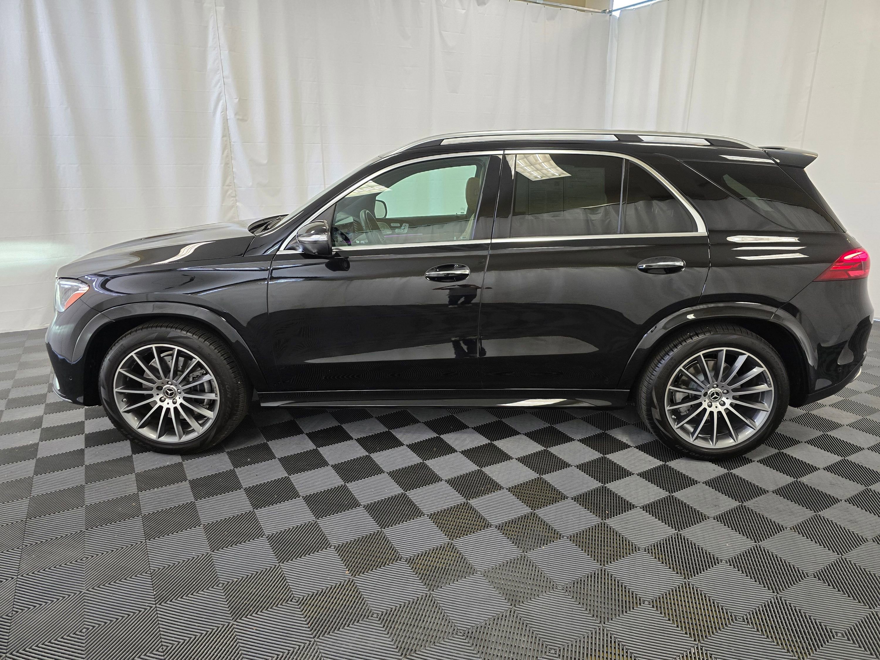 Used 2024 Mercedes-Benz GLE 580 4MATIC image 3