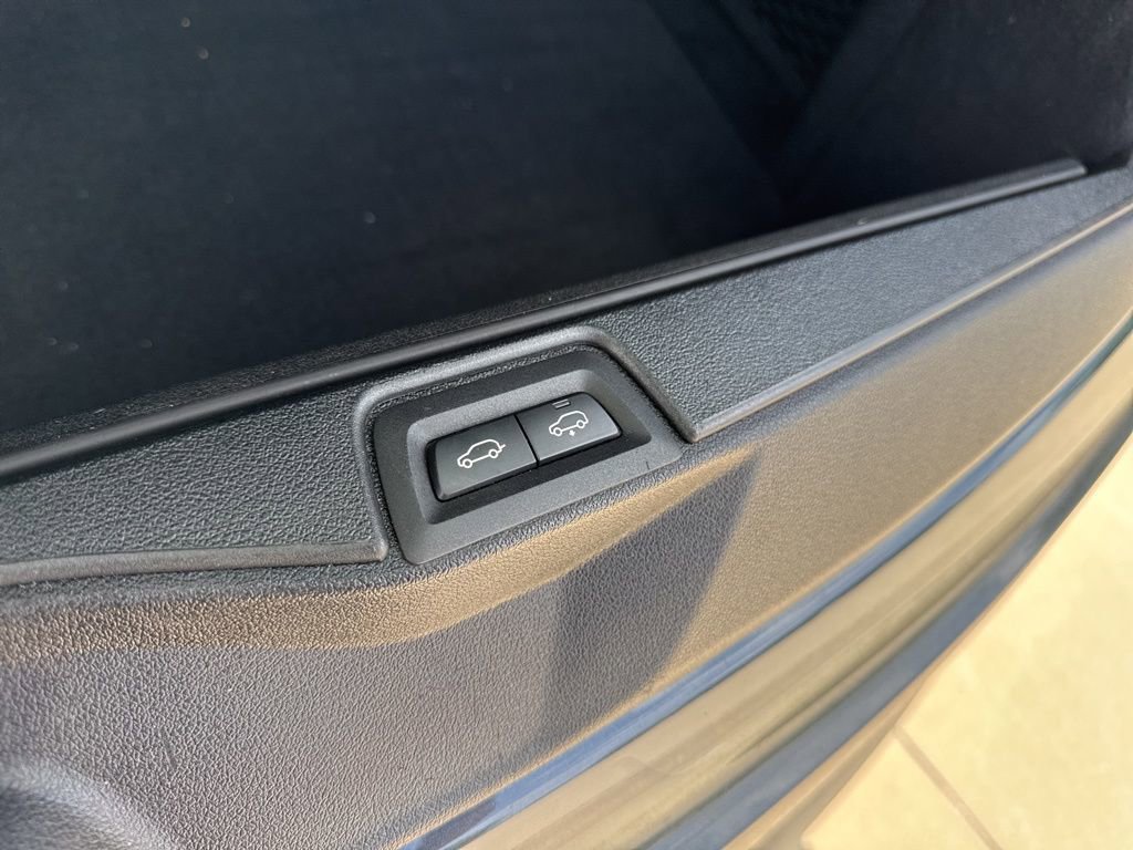 Used 2022 BMW X7 M50i w/ Executive Package AWD/4WD image 16