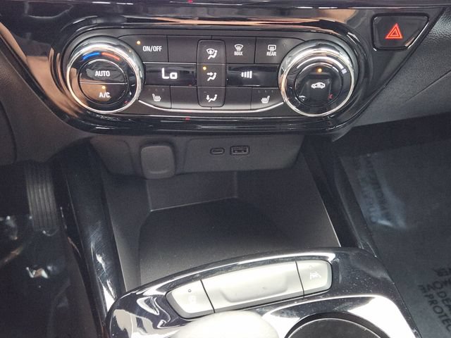 Used 2025 Chevrolet Trax RS w/ Driver Confidence Package FWD image 21