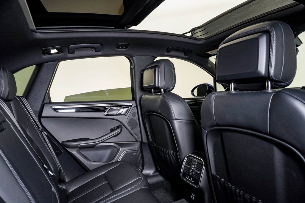 Certified 2023 Porsche Macan image 16