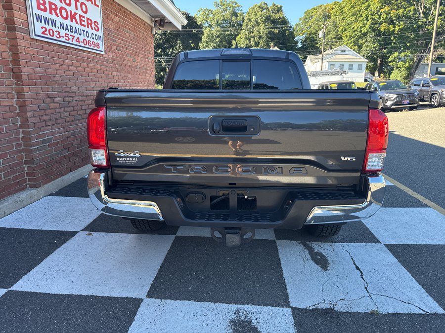 Used 2017 Toyota Tacoma SR5 AWD/4WD image 11
