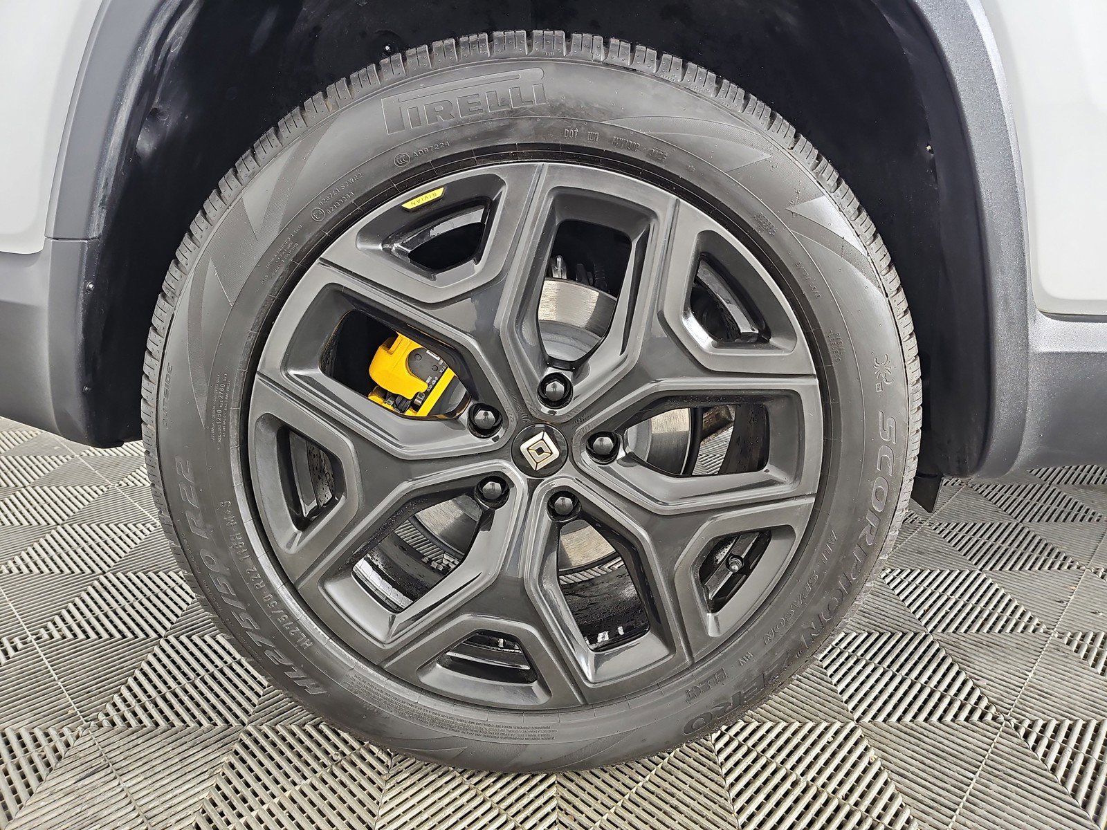 Used 2024 Rivian R1S Adventure AWD/4WD image 12