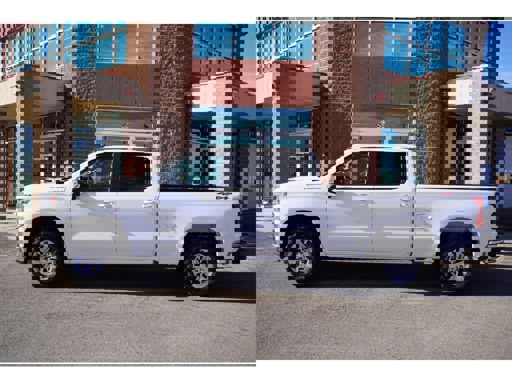 Used 2020 Chevrolet Silverado 1500 LT w/ Remote Start Package image 4