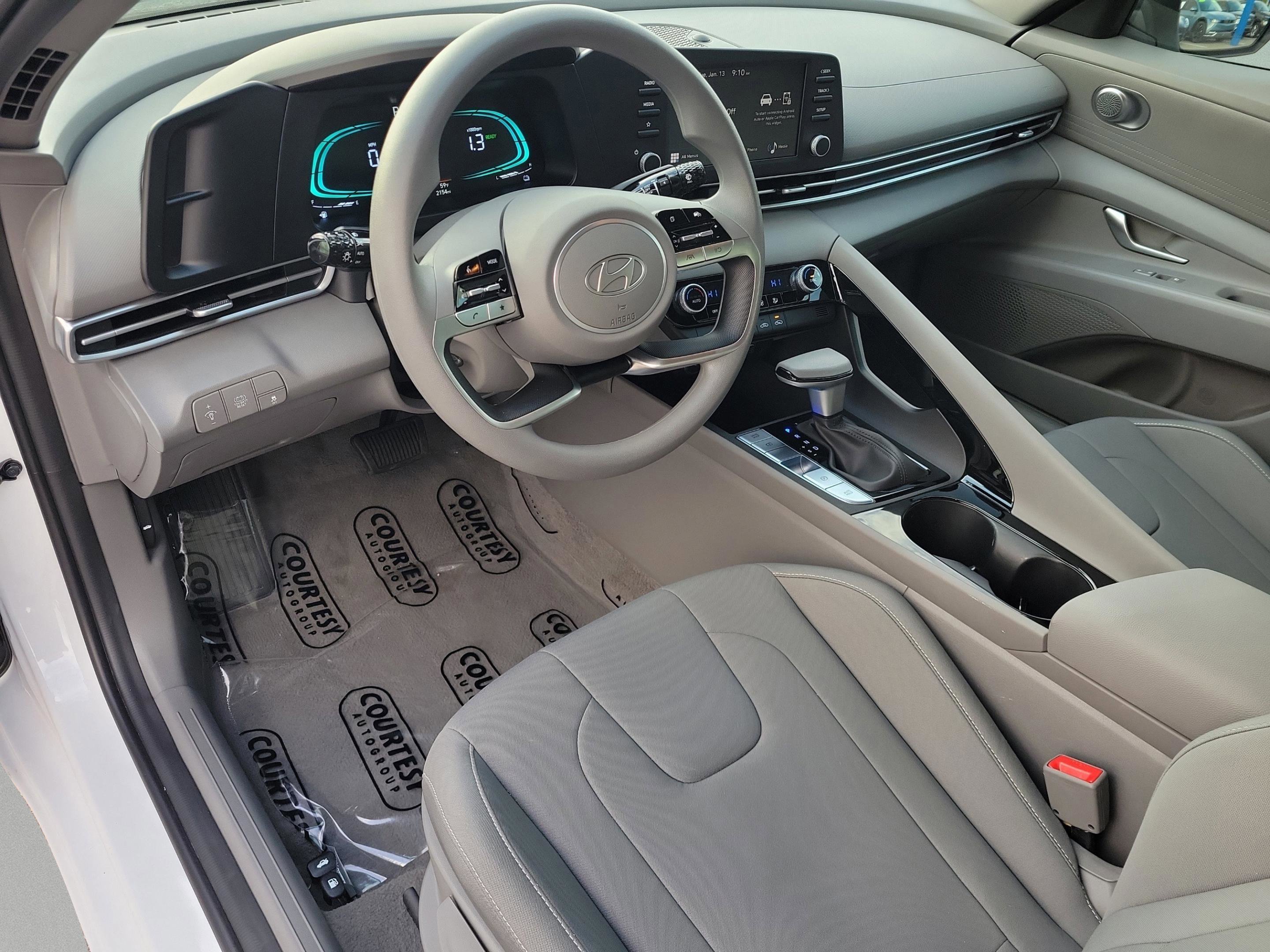 Used 2025 Hyundai Elantra Hybrid FWD image 18