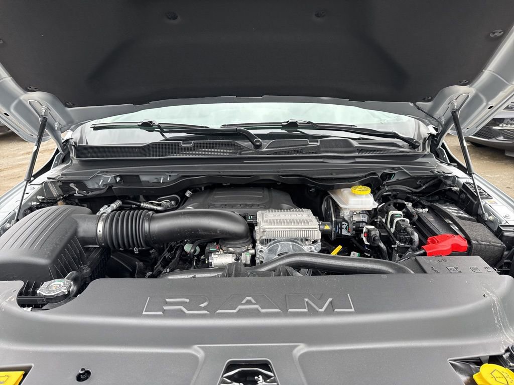 New 2026 RAM 1500 4x4 Crew Cab image 33