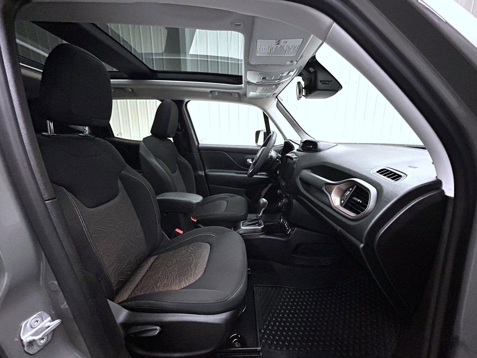 Used 2023 Jeep Renegade Latitude w/ Sun/Sound Group image 15