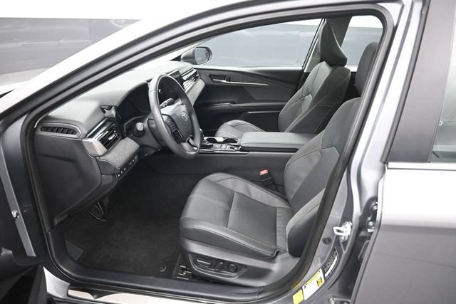 Used 2025 Toyota Camry XLE AWD/4WD image 9