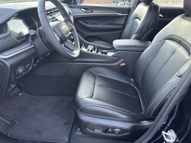 New 2025 Jeep Grand Cherokee Limited w/ Black Appearance Package image 9