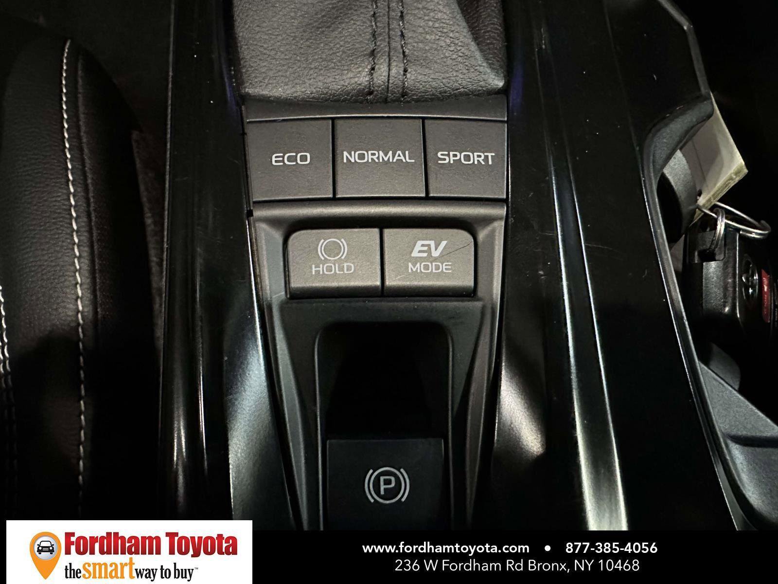 Used 2025 Toyota Camry SE image 25