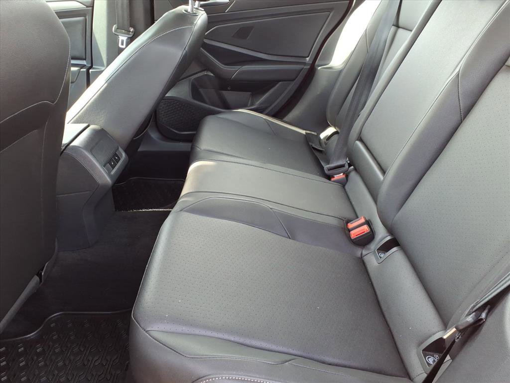 Used 2020 Volkswagen Jetta SE w/ SE Cold Weather Package image 9