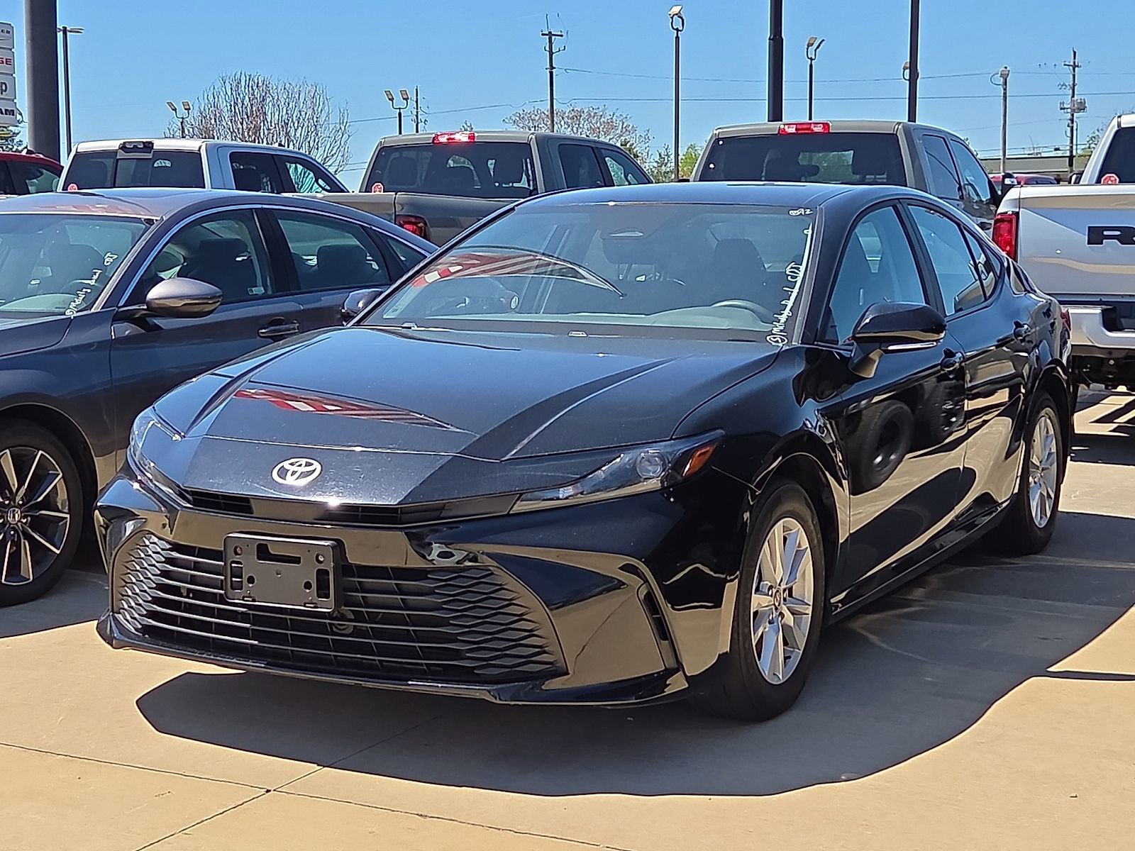 Used 2025 Toyota Camry LE image 2