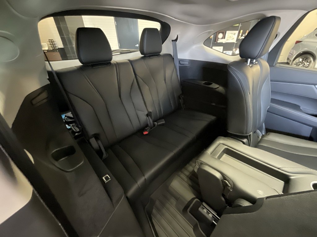 Certified 2025 Acura MDX w/ Technology Package image 24