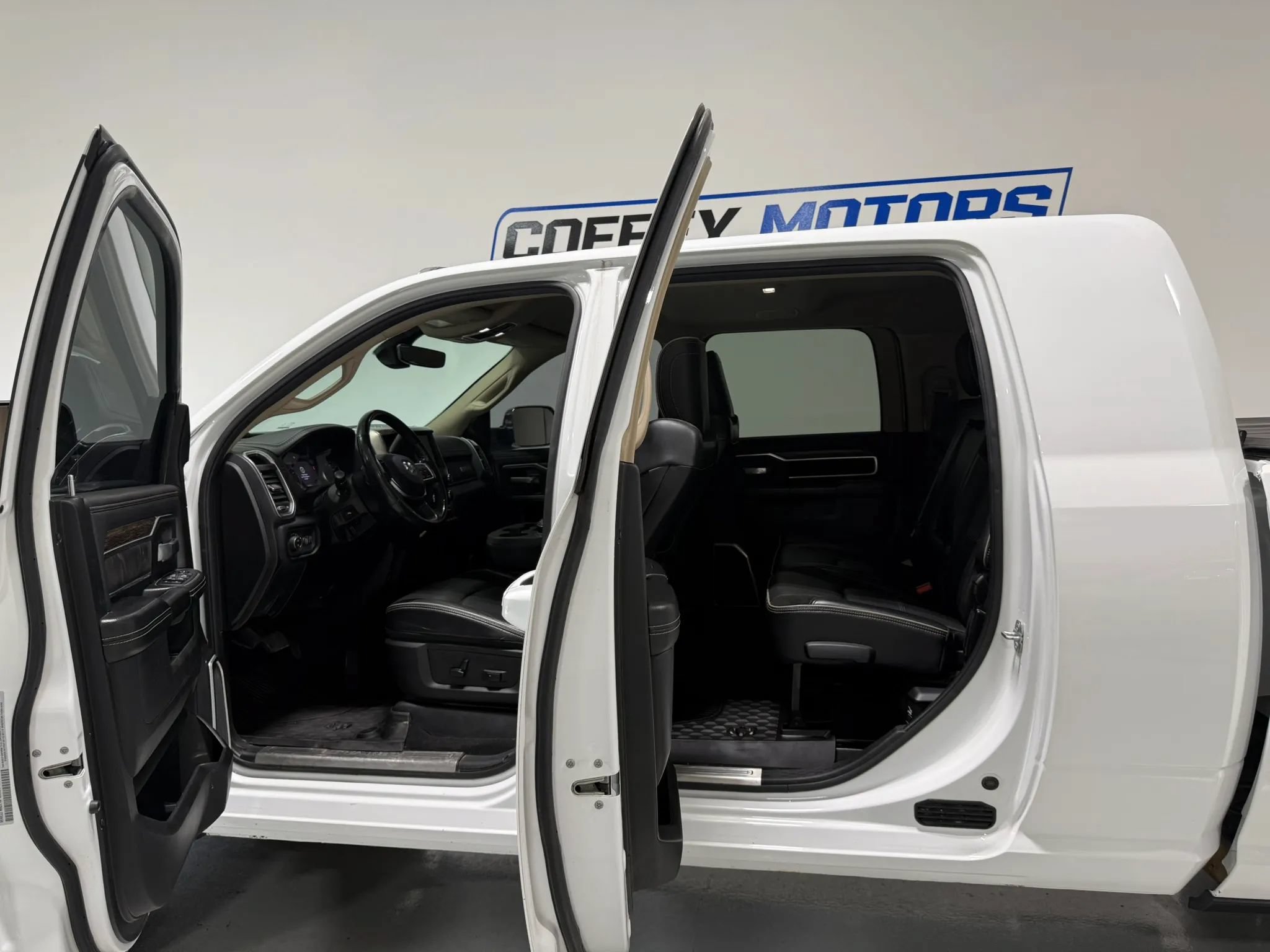Used 2020 RAM 2500 Laramie w/ Body Color Bumper Group AWD/4WD image 14