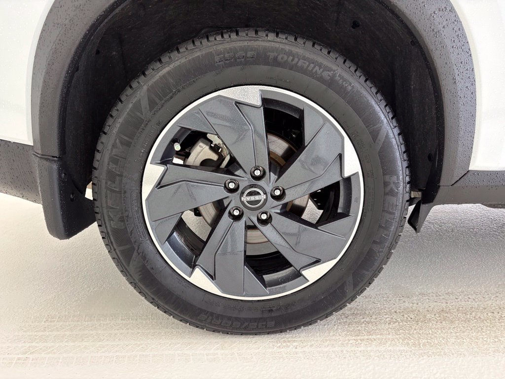 Used 2024 Nissan Rogue SV w/ SV Premium Package FWD image 23