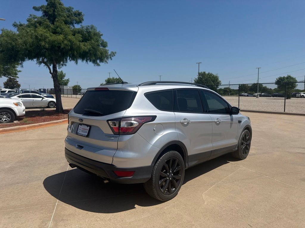 Used 2017 Ford Escape Titanium FWD image 5