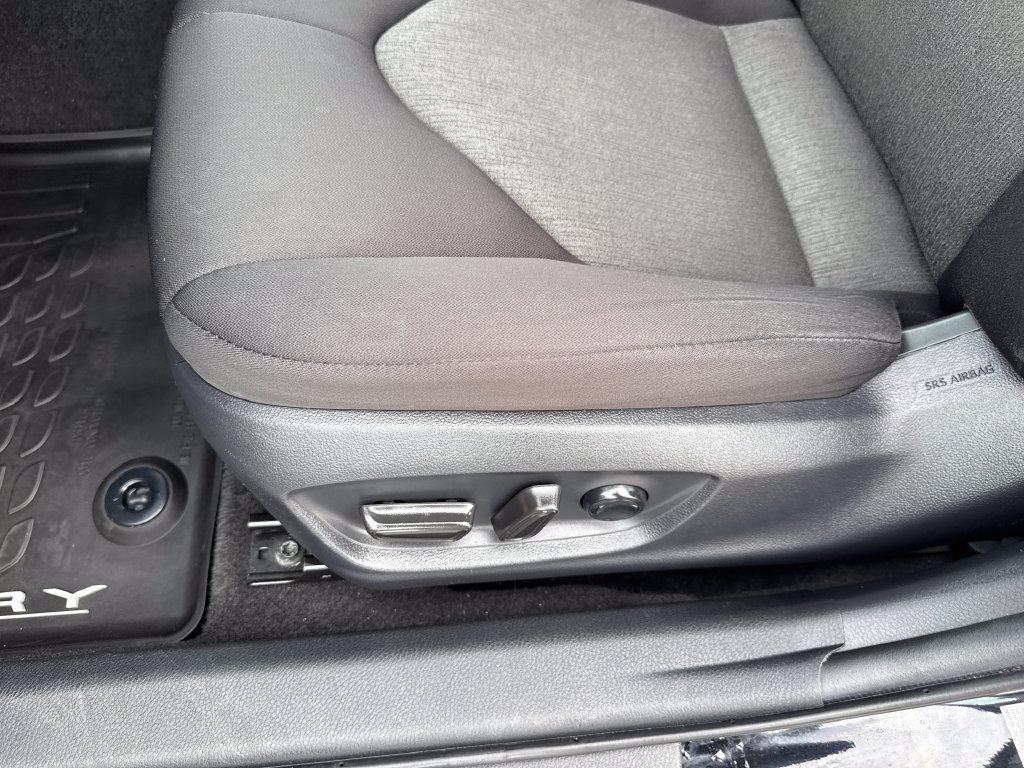 Used 2018 Toyota Camry LE FWD image 11