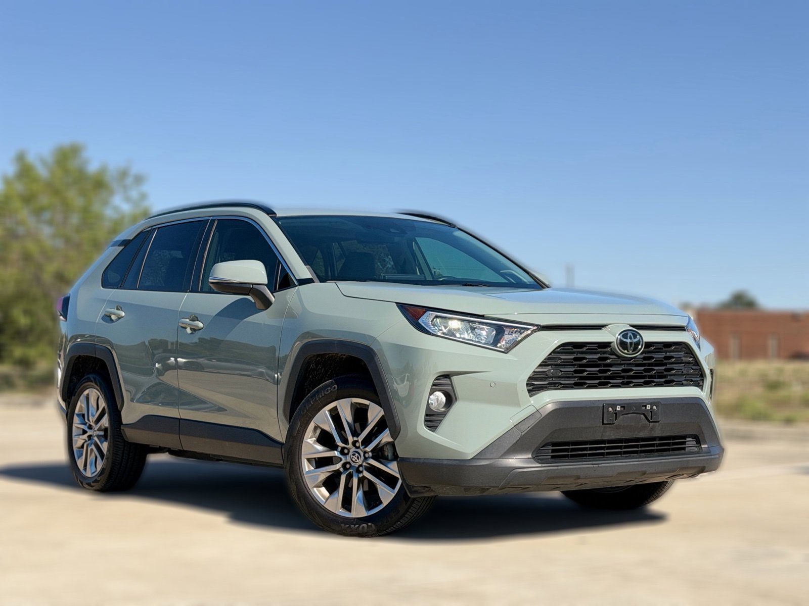 Used 2020 Toyota RAV4 XLE Premium FWD image 13