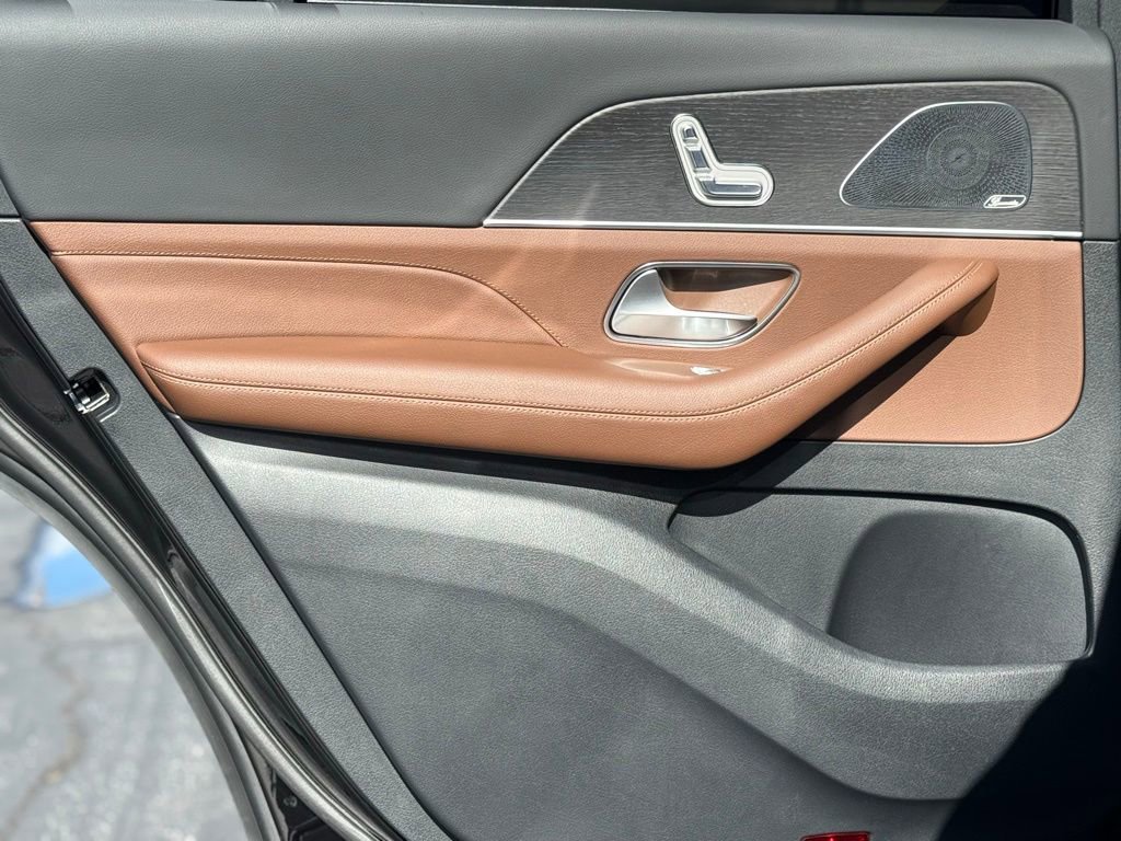 Used 2025 Mercedes-Benz GLS 450 4MATIC image 40