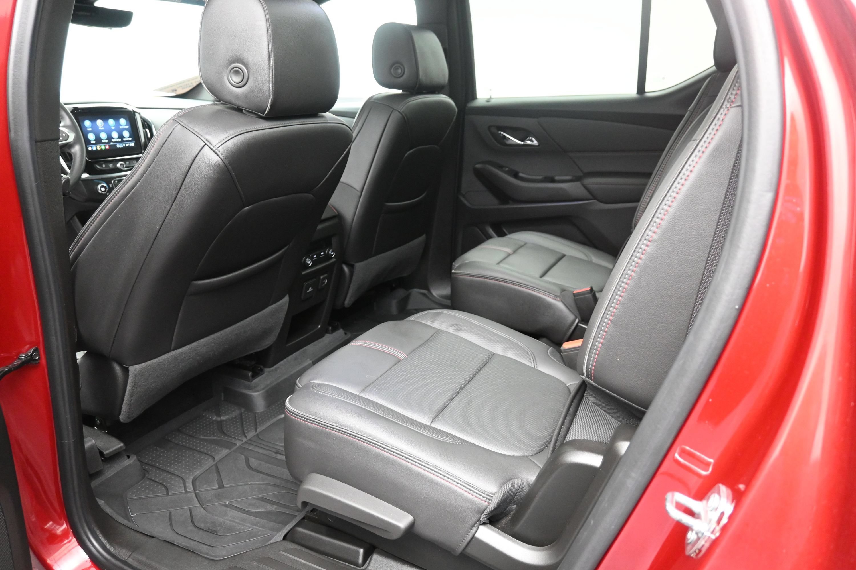 Used 2023 Chevrolet Traverse RS w/ LPO, Floor Liner Package AWD/4WD image 16