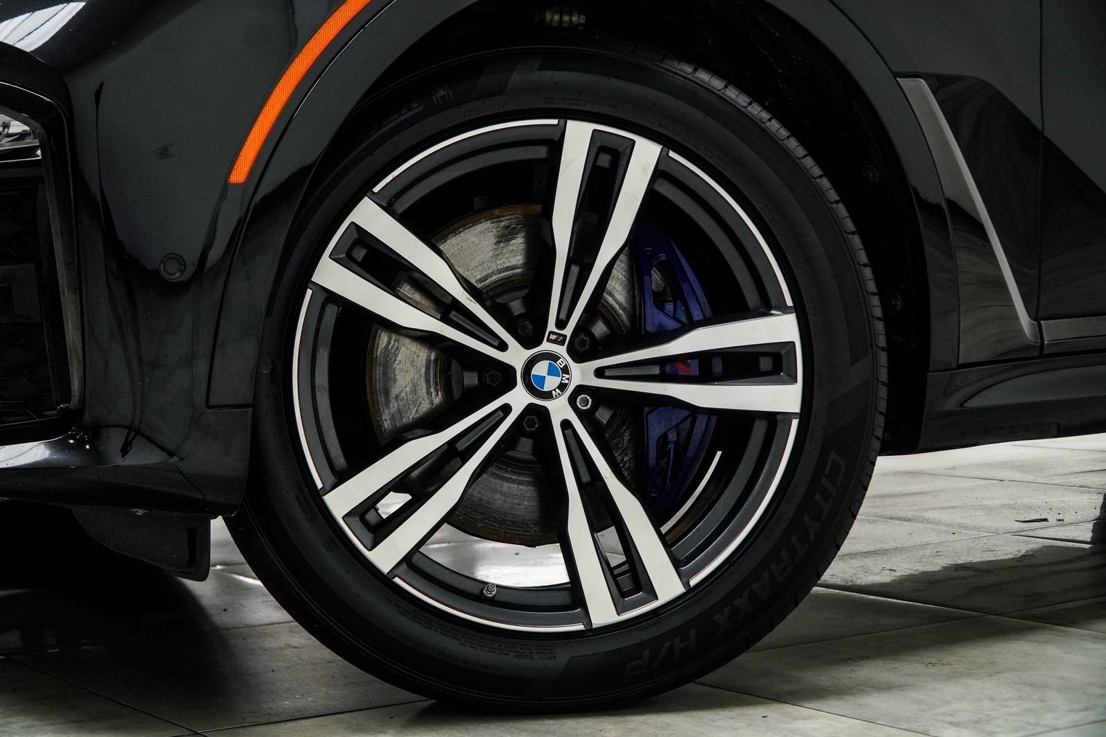 Used 2020 BMW X7 xDrive40i w/ M Sport Package AWD/4WD image 4