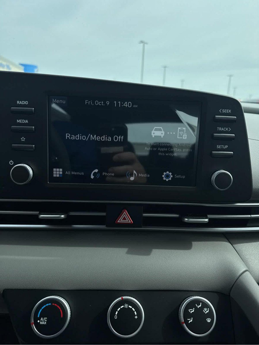 New 2026 Hyundai Elantra SE FWD image 32