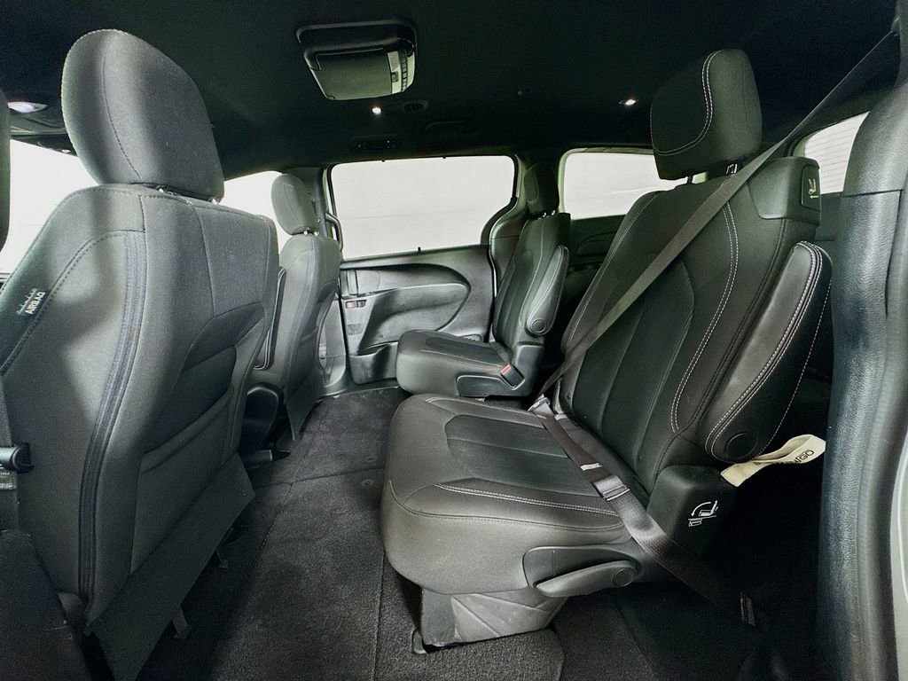 Used 2019 Chrysler Pacifica Touring Plus w/ Advanced Safetytec Group image 28