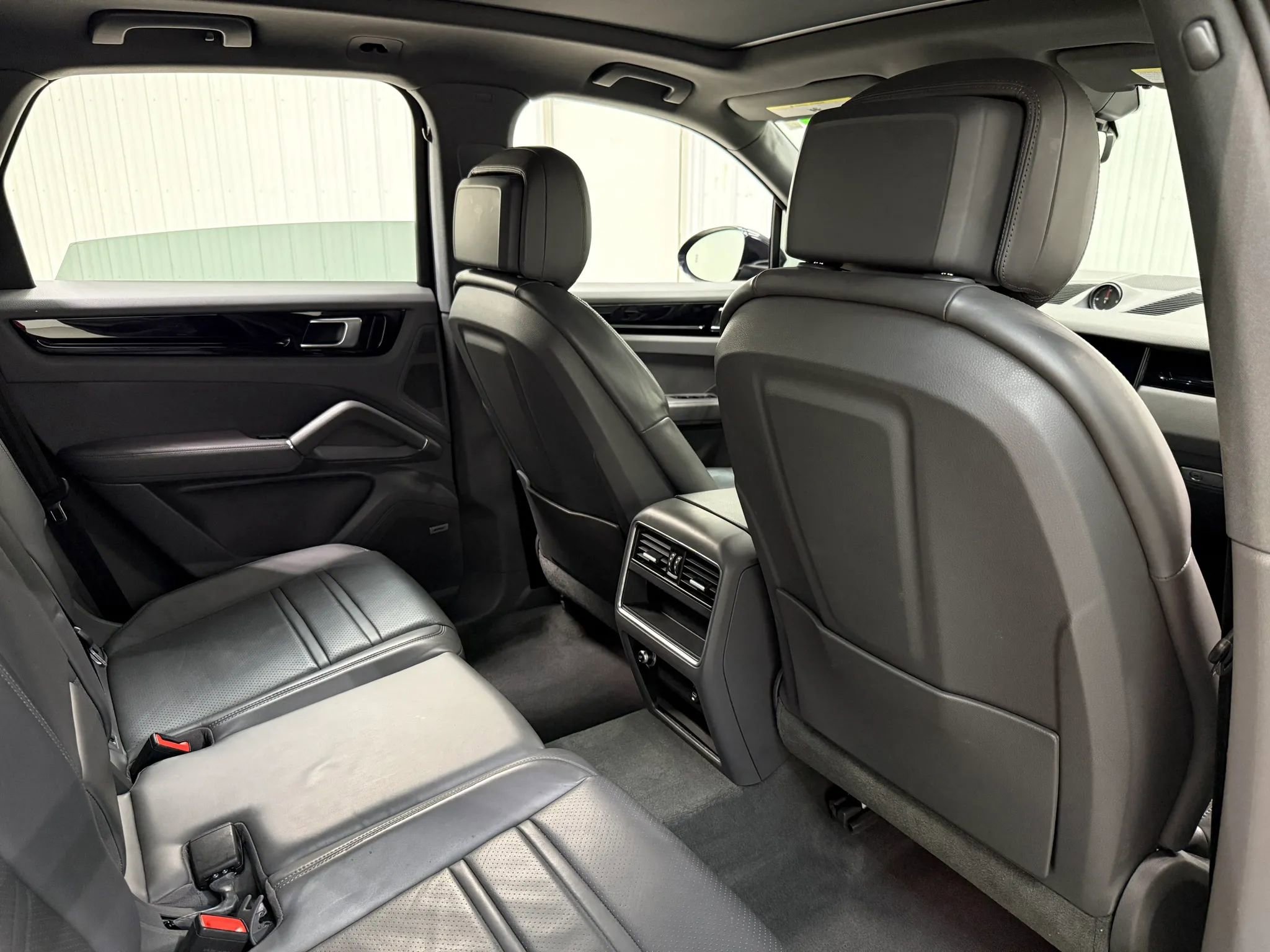 Used 2020 Porsche Cayenne AWD/4WD image 18