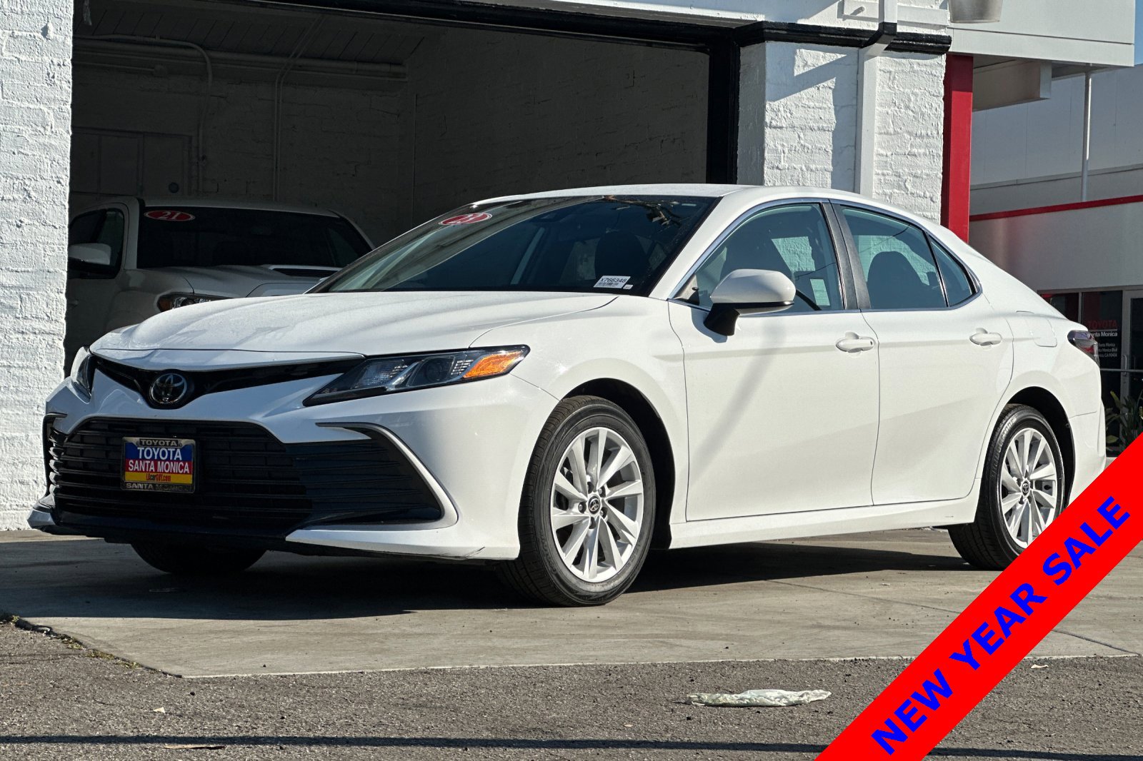 Used 2023 Toyota Camry LE image 8