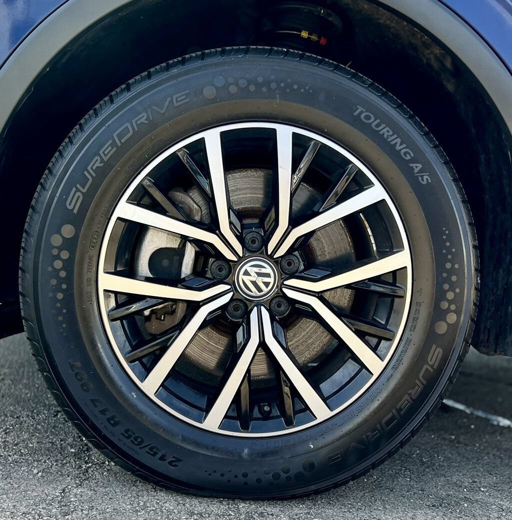 Used 2021 Volkswagen Tiguan SEL AWD/4WD image 29