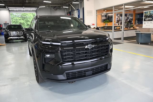 New 2026 Chevrolet Traverse LT w/ Midnight/Sport Edition FWD image 3
