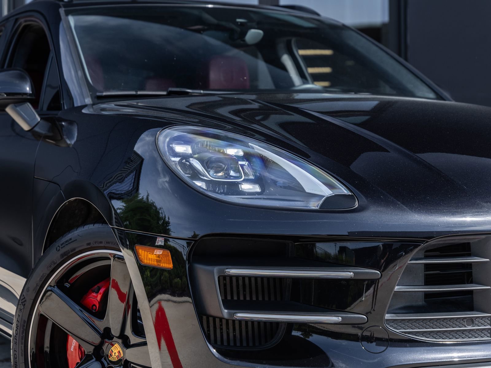 Certified 2017 Porsche Macan Turbo AWD/4WD image 20