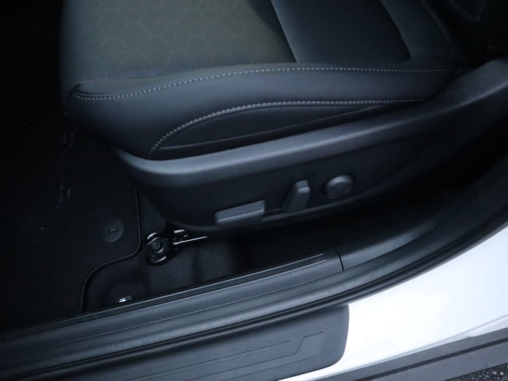 New 2026 Kia Seltos EX FWD image 17